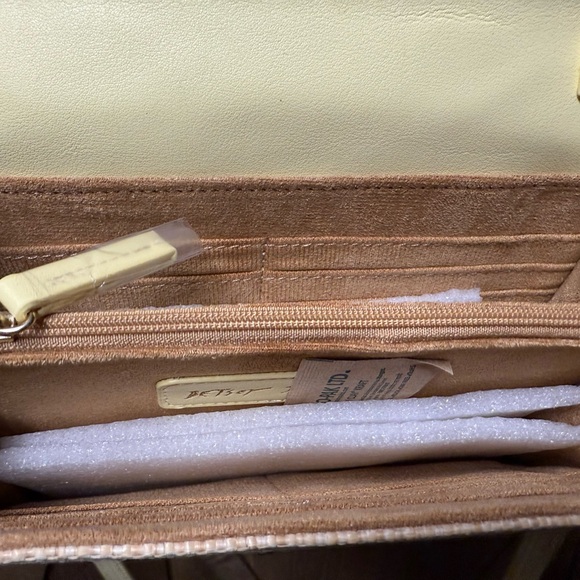 Betsey Johnson NWT Lemon Embroidered Beige Clutch On Trend Straw - Picture 3 of 3